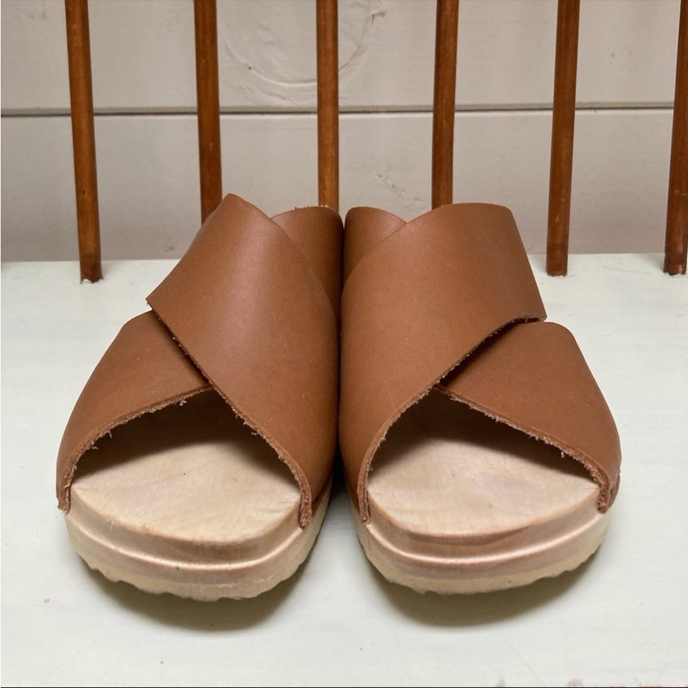 No. 6 Frida Clog